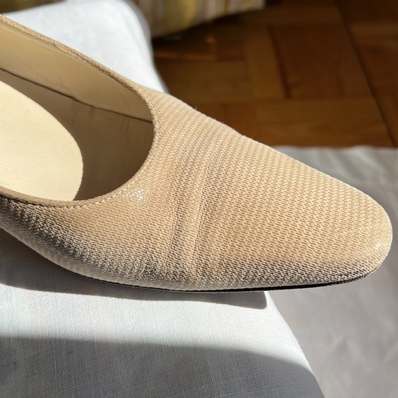 Ferragamo Beige Subtle Shimmer Low Pumps Sz 8AA EUC - Picture 3 of 13